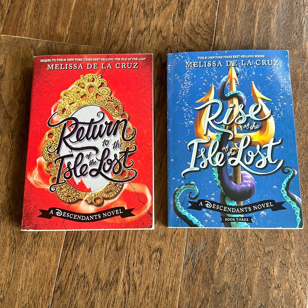 🌞Summer sale! 50% off! Disney Descendants Novels Books 2 and 3🌞